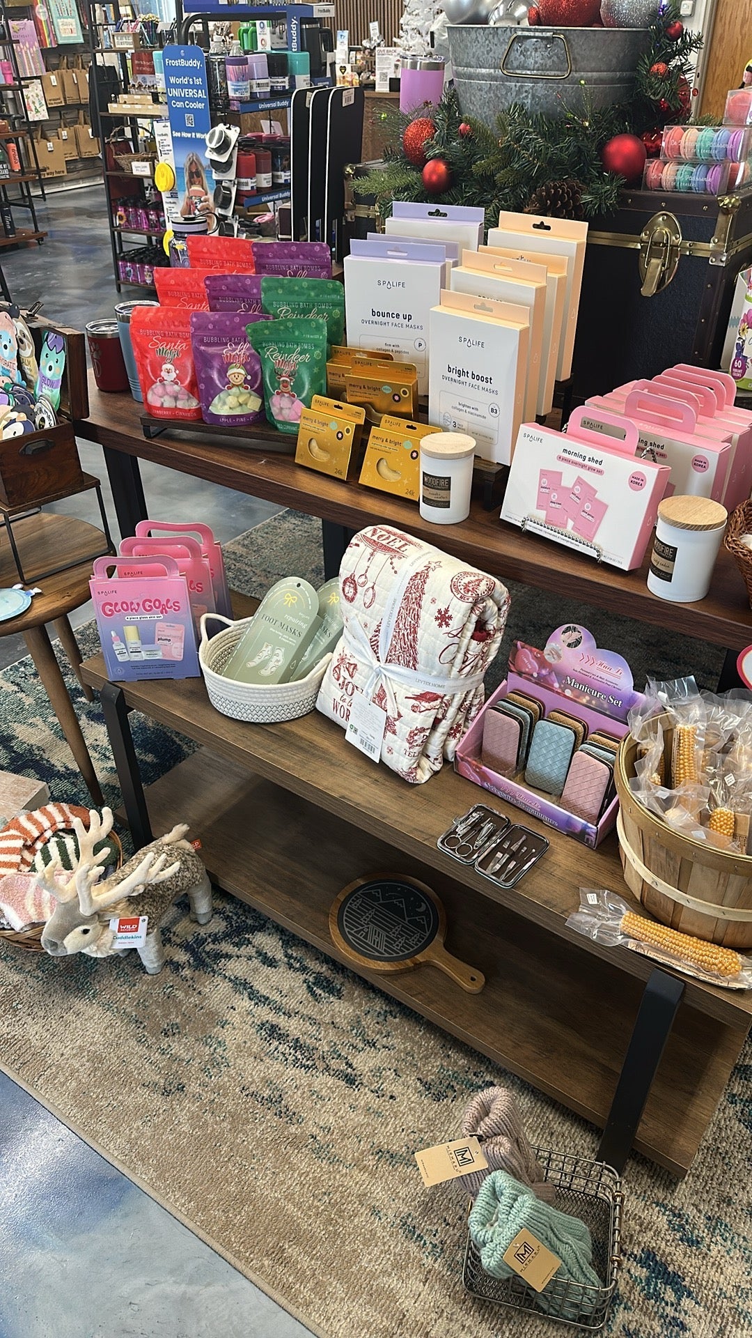 Bath bombs, stocking stuffers and my spa life. Quick easy affordable gifts 